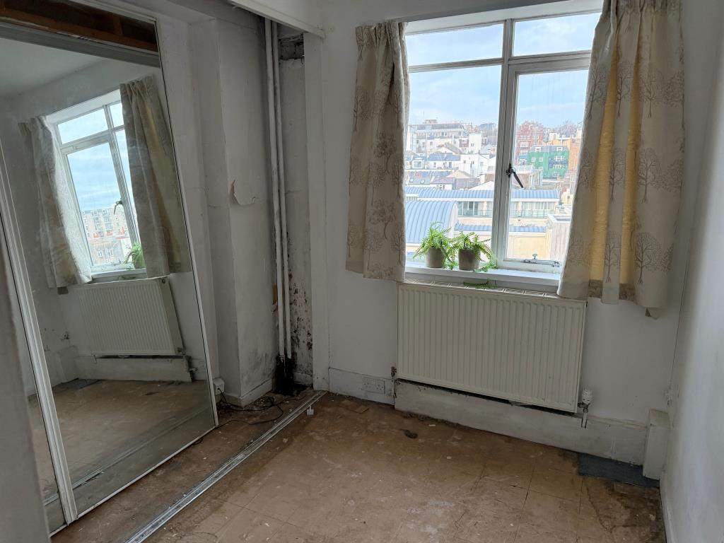 Lot: 87 - BALCONY FLAT IN NEED OF UPDATING - Bedroom with window to rear
